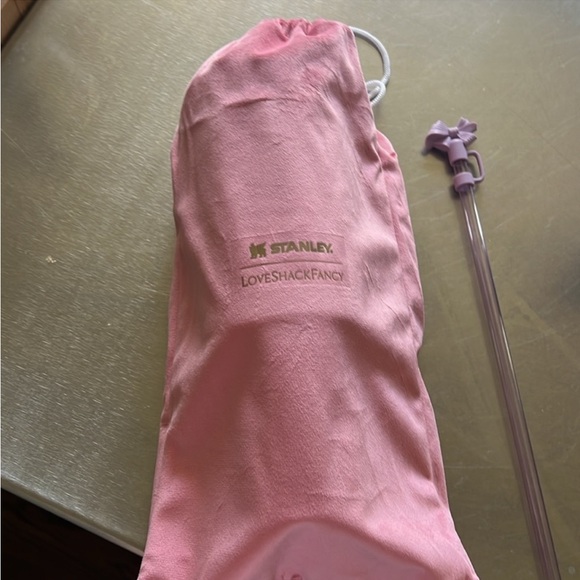 New in box Stanley x LoveShack Fancy 40 oz happy thoughts water bottle - Picture 3 of 4